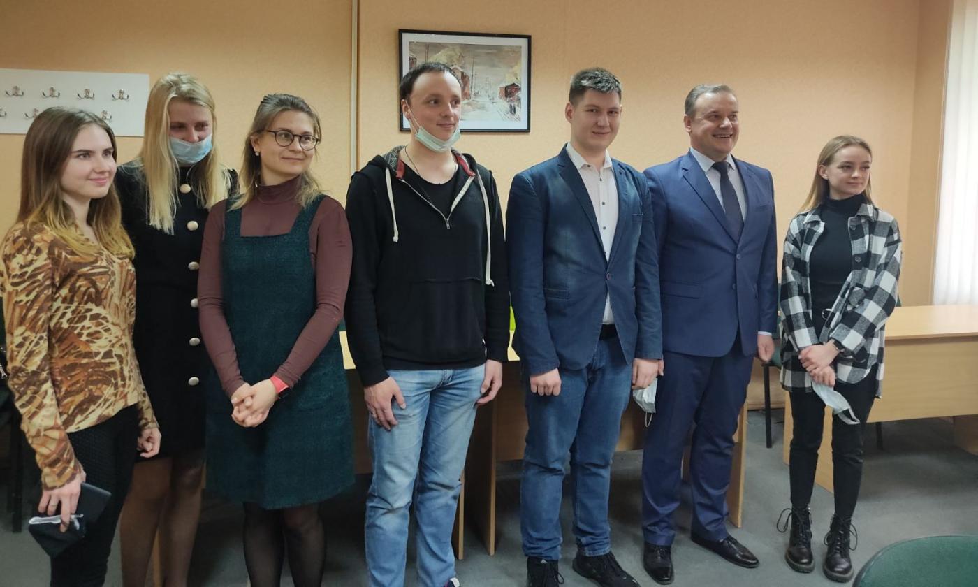 Поздравляем логистов с успешной сдачей госэкзамена и вручением дипломов!